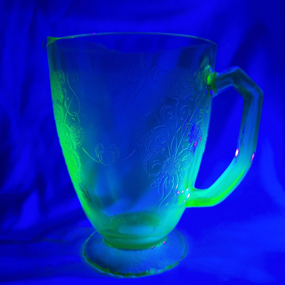 Hazel Atlas Florentine No 1 Poppy Green Uranium Depression Glass Pitcher 8in